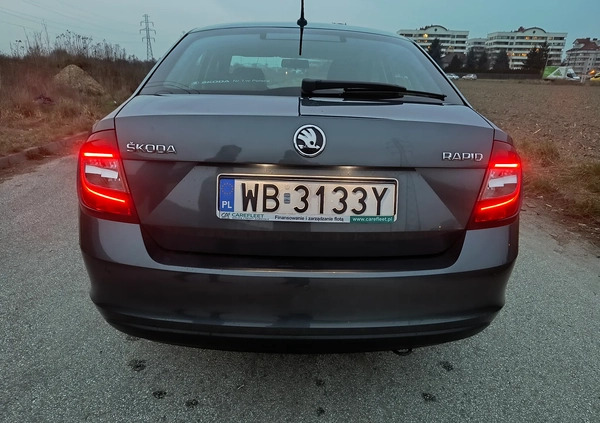 Skoda RAPID cena 40000 przebieg: 208179, rok produkcji 2019 z Warszawa małe 562